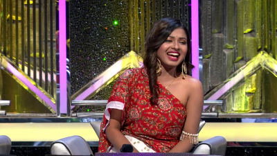 Arunita Kanjilal on SSS2 Day 1 pic (22)
Captain Arunita Kanjilal's some special moments in Superstar Singer Season 2, Day 1
Broadcast Date: 23rd April 2022
Picture Courtesy: Sony TV India
Keywords: Arunita Kanjilal;Day 1;Episode 1;Superstar Singer Season 2