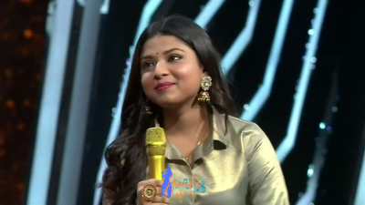 Appearance 5 episode 11 of Indian Idol 12 (2)
Arunita Kanjila's 5th appearance on the 11th episode of Indian Idol 12
Picture Courtesy: Set India 
Song: Man Kyu Behka
Broadcast Date: 2nd January 2021
Keywords: Arunita Kanjilal;Indian Idol 12;episode 11;Appearance 5