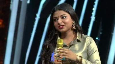 Appearance 5 episode 11 of Indian Idol 12 (4)
Arunita Kanjila's 5th appearance on the 11th episode of Indian Idol 12
Picture Courtesy: Set India 
Song: Man Kyu Behka
Broadcast Date: 2nd January 2021
Keywords: Arunita Kanjilal;Indian Idol 12;episode 11;Appearance 5
