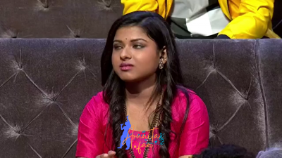 Arunita Appearance 3 episode 8 of Indian Idol 12 (2)
Arunita's Song #3 Mohe Rang Do Laal   
Indian Idol 12, Episode 8
Broad Cast Date: 20th December 2020	
Jugdes: Vishal, Himesh and Neha
Episode Name: The Dazzling Grand Premiere
Keywords: Arunita Kanjilal;Appearance 3;episode 8;Indian Idol 12