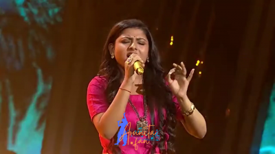 Arunita Appearance 3 episode 8 of Indian Idol 12 (56)
Arunita's Song #3 Mohe Rang Do Laal   
Indian Idol 12, Episode 8
Broad Cast Date: 20th December 2020	
Jugdes: Vishal, Himesh and Neha
Episode Name: The Dazzling Grand Premiere
Keywords: Arunita Kanjilal;Appearance 3;episode 8;Indian Idol 12