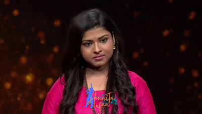 Arunita Appearance 3 episode 8 of Indian Idol 12 (70)
Arunita's Song #3 Mohe Rang Do Laal   
Indian Idol 12, Episode 8
Broad Cast Date: 20th December 2020	
Jugdes: Vishal, Himesh and Neha
Episode Name: The Dazzling Grand Premiere
Keywords: Arunita Kanjilal;Appearance 3;episode 8;Indian Idol 12