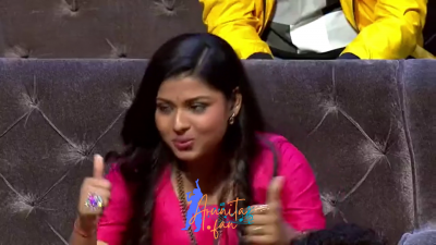 Arunita Appearance 3 episode 8 of Indian Idol 12 (8)
Arunita's Song #3 Mohe Rang Do Laal   
Indian Idol 12, Episode 8
Broad Cast Date: 20th December 2020	
Jugdes: Vishal, Himesh and Neha
Episode Name: The Dazzling Grand Premiere
Keywords: Arunita Kanjilal;Appearance 3;episode 8;Indian Idol 12