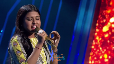 Arunita Appearance 4 episode 10 of Indian Idol 12 (9)
Arunita Kanjilal's 4th Appearance was on episode 10 of Indian Idol 12
Song: Beeti Na Bitai Raina
Broastcast Date: 27th December 2020
Vishal, Himesh, Neha, and Badsha 
Guet: Hansal Mehta, and the actors, Pratik Gandhi, Shreya Dhanwanthary and Hemant Kher
Episode Name: Melodious Evening With Team Scam 1992
Keywords: Arunita Kanjilal;Appearance 4;episode 10;Indian Idol 12