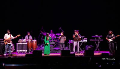 Arunita Kanjilal & MAGNIFICENT FOUR live in Lynn Auditorium (11)
Arunita Kanjilal, Sayli, Pawandeep, and Danish live in Lynn Auditorium, BOSTON, MA
13 November, 2022, 6PM
Lynn Memorial Auditorium
3 City Hall Square, Lynn, Massachusetts 01901
Host: Desai Entertainment
Credit: KV Photography
Keywords: MAGNIFICENT FOUR;USA TOUR 2022;Arunita Kanjilal, Boston;MA;Lynn Auditorium;Massachusetts