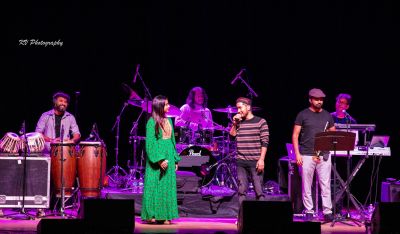 Arunita Kanjilal & MAGNIFICENT FOUR live in Lynn Auditorium (17)
Arunita Kanjilal, Sayli, Pawandeep, and Danish live in Lynn Auditorium, BOSTON, MA
13 November, 2022, 6PM
Lynn Memorial Auditorium
3 City Hall Square, Lynn, Massachusetts 01901
Host: Desai Entertainment
Credit: KV Photography
Keywords: MAGNIFICENT FOUR;USA TOUR 2022;Arunita Kanjilal, Boston;MA;Lynn Auditorium;Massachusetts