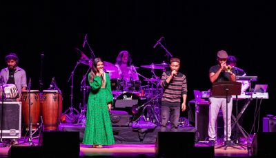 Arunita Kanjilal & MAGNIFICENT FOUR live in Lynn Auditorium (22)
Arunita Kanjilal, Sayli, Pawandeep, and Danish live in Lynn Auditorium, BOSTON, MA
13 November, 2022, 6PM
Lynn Memorial Auditorium
3 City Hall Square, Lynn, Massachusetts 01901
Host: Desai Entertainment
Credit: KV Photography
Keywords: MAGNIFICENT FOUR;USA TOUR 2022;Arunita Kanjilal, Boston;MA;Lynn Auditorium;Massachusetts