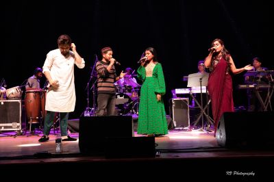 Arunita Kanjilal & MAGNIFICENT FOUR live in Lynn Auditorium (26)
Arunita Kanjilal, Sayli, Pawandeep, and Danish live in Lynn Auditorium, BOSTON, MA
13 November, 2022, 6PM
Lynn Memorial Auditorium
3 City Hall Square, Lynn, Massachusetts 01901
Host: Desai Entertainment
Credit: KV Photography
Keywords: MAGNIFICENT FOUR;USA TOUR 2022;Arunita Kanjilal, Boston;MA;Lynn Auditorium;Massachusetts