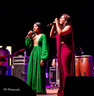 Arunita Kanjilal & Sayli Kanjilal live in Lynn Auditorium (18)
Arunita Kanjilal & Sayli Kanjilal live in Lynn Auditorium, BOSTON, MA
13 November, 2022, 6PM
Lynn Memorial Auditorium
3 City Hall Square, Lynn, Massachusetts 01901
Host: Desai Entertainment
Credit: KV Photography
Keywords: MAGNIFICENT FOUR;USA TOUR 2022;Arunita Kanjilal, Boston;MA;Lynn Auditorium;Massachusetts