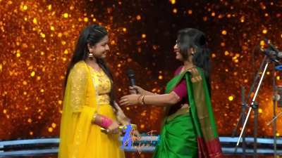 Appearance 10 episode 15 of Indian Idol 12 (51)
Arunita Kanjilal and Her Mother Sarbani Kanjilal
Indian Idol 12, Episode 15
Date: 16th January 2021
Courtesy: Set India
Keywords: Set India;Arunita Kanjilal;Indian Idol 12;episode 15;Appearance 10