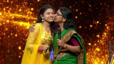 Appearance 10 episode 15 of Indian Idol 12 (79)
Arunita Kanjilal and Her Mother Sarbani Kanjilal
Indian Idol 12, Episode 15
Date: 16th January 2021
Courtesy: Set India
Keywords: Set India;Arunita Kanjilal;Indian Idol 12;episode 15;Appearance 10