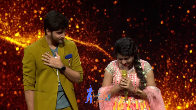 Appearance 16 episode 23 of Indian Idol 12 (29)
Arunita Kanjilal's 16th Appearance was on episode 23 of Indian Idol 12
Song: Aaya Saawan Jhoom Ke - आया सावन झूम के
Co-Singer: Nachiket Lele
Broadcast Date: 13th February 2021	
Judges: Vishal, Himesh and Neha	
Guests: Dharmendra And Asha ji
Name of the Episode: Dharmendra - Asha Special
Keywords: Arunita Kanjilal;Indian Idol 12;episode 23;Appearance 16