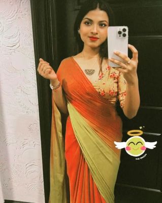 Arunita in Florida
Arunita Kanjilal took a selfie before the live in concert Florida
Tampa Florida Concert USA 
29 October 2022
Keywords: MAGNIFICENT FOUR;USA TOUR 2022;Arunita Kanjilal, Tampa, Florida