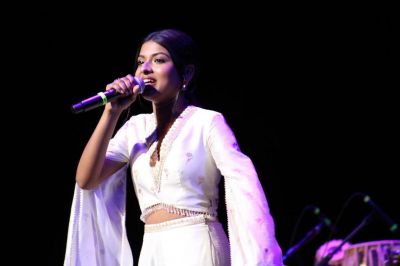 Arunita Kanjilal in Texas (1)
Arunita Kanjilal
Live in Texas Concert
The Buddy Holly Hall of Performing Arts and Sciences
Credit: Atul Parvatiyar @atulparvat
30 October 2022
Keywords: MAGNIFICENT FOUR;USA TOUR 2022;Arunita Kanjilal, Texas