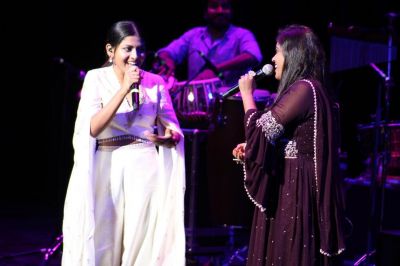 Arunita Kanjilal in Texas (8)
Arunita Kanjilal & Sayli Kamble
Live in Texas Concert
The Buddy Holly Hall of Performing Arts and Sciences
Credit: Atul Parvatiyar @atulparvat
30 October 2022
Keywords: MAGNIFICENT FOUR;USA TOUR 2022;Arunita Kanjilal, Texas