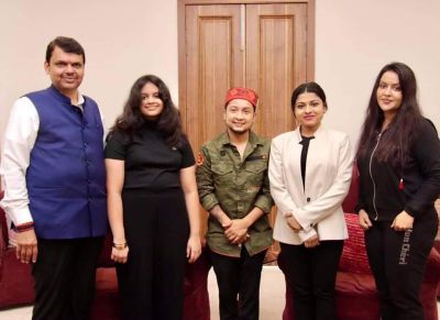 Arunita Kanjilal meet with ex CM of Maharashtra Devendra Fadnavis ji along Pawandeep Rajan and Devendra Fadnavis family
Arunita Kanjilal meet with ex CM of Maharashtra Devendra Fadnavis ji along Pawandeep Rajan and Devendra Fadnavis family
Date: September 2, 2021
Credits: Devendra Fadnavis ji , https://www.instagram.com/p/CTUIvZeIVcc/
Keywords: Devendra Fadnavis family;Arunita Kanjilal, Maharashtra