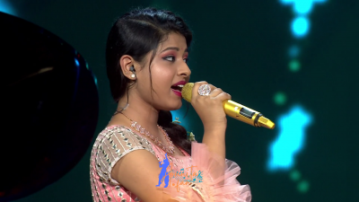 Appearance 18 episode 24 of Indian Idol 12 (4)
Arunita Kanjilal's 18th Appearance was on episode 24 of Indian Idol 12
Song: Kya Yahi Pyar Hai/क्या यही प्यार है
Co-Singer: Pawandeep Rajan
Indian Idol 12, Episode 24
Broadcast Date: 14th February 2021
Host: Bharti Singh and Haarsh Limbachiyaa
Episode Name: Love Special
Courtesy: Set India
Keywords: Arunita Kanjilal;Indian Idol 12;episode 24;Appearance 18
