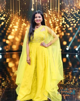 Arunita Kanjilal on SSS3 Photoshoot-Day 5 (2)
Captain [color=green][b]Arunita Kanjilal[/b][/color]'s beautiful look, styled by [b]Jharna Jana[/b], on the set of Superstar Singer Season 3, Day 5-6, was impressive.

Styled by - @jharnajana & @styledbyanna137
Credit: @ArunitaKanjilal 
Keywords: Superstar Singer Season 3, Arunita Kanjilal