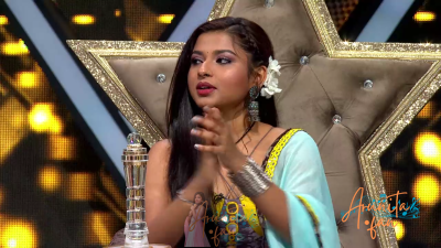 Arunita Kanjilal on Superstar Singer Season 3-Day 32 (1)
Captain [color=green][b]Arunita Kanjilal[/b][/color]'s some special moments on the set of Superstar Singer Season 3, Day 32, [i]Boys V/S Girls[/i]
[b]Broadcast Date:[/b] 30 June 2024
[b]Picture Courtesy:[/b] Sony TV, India & Content Team Official
Keywords: Superstar Singer Season 3, Arunita Kanjilal