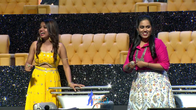 Arunita Kanjilal on SSS2 Day 3 pic- (13)
Captain Arunita Kanjilal's some beautiful moments in Super Star Singer 2, Day 3
Picture Courtesy: Sony TV India
Keywords: Arunita Kanjilal, Super Star Singer 2, arunita, Day 3, Episode 3