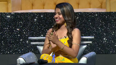 Arunita Kanjilal on SSS2 Day 3 pic- (3)
Captain Arunita Kanjilal's some beautiful moments in Super Star Singer 2, Day 3
Picture Courtesy: Sony TV India
Keywords: Arunita Kanjilal, Super Star Singer 2, arunita, Day 3, Episode 3