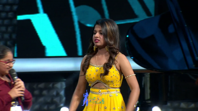 Arunita Kanjilal on SSS2 Day 3 pic- (40)
Captain Arunita Kanjilal had some beautiful moments in Superstar Singer Season 2, Day 3
Picture Courtesy: Sony TV India
Keywords: Arunita Kanjilal, Super Star Singer 2, arunita, Day 3, Episode 3