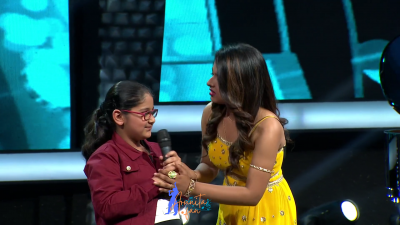 Arunita Kanjilal on SSS2 Day 3 pic- (42)
Captain Arunita Kanjilal had some beautiful moments in Superstar Singer Season 2, Day 3
Picture Courtesy: Sony TV India
Keywords: Arunita Kanjilal, Super Star Singer 2, arunita, Day 3, Episode 3