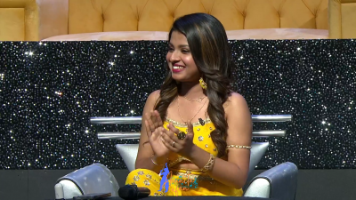 Arunita Kanjilal on SSS2 Day 3 pic- (4)
Captain Arunita Kanjilal's some beautiful moments in Super Star Singer 2, Day 3
Picture Courtesy: Sony TV India
Keywords: Arunita Kanjilal, Super Star Singer 2, arunita, Day 3, Episode 3