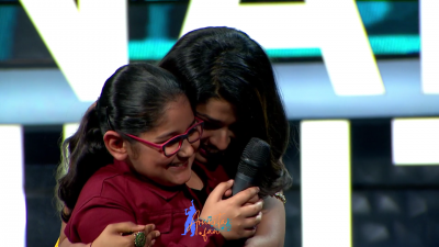 Arunita Kanjilal on SSS2 Day 3 pic- (52)
Captain Arunita Kanjilal had some beautiful moments in Superstar Singer Season 2, Day 3
Picture Courtesy: Sony TV India
Keywords: Arunita Kanjilal, Super Star Singer 2, arunita, Day 3, Episode 3