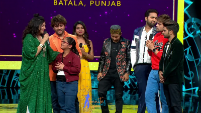 Arunita Kanjilal on SSS2 Day 3 pic- (59)
Captain Arunita Kanjilal had some beautiful moments in Superstar Singer Season 2, Day 3
Picture Courtesy: Sony TV India
Keywords: Arunita Kanjilal, Super Star Singer 2, arunita, Day 3, Episode 3