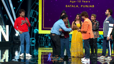 Arunita Kanjilal on SSS2 Day 3 pic- (60)
Captain Arunita Kanjilal had some beautiful moments in Superstar Singer Season 2, Day 3
Picture Courtesy: Sony TV India
Keywords: Arunita Kanjilal, Super Star Singer 2, arunita, Day 3, Episode 3