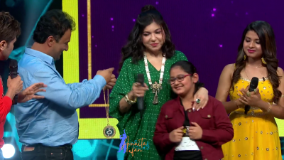 Arunita Kanjilal on SSS2 Day 3 pic- (61)
Captain Arunita Kanjilal had some beautiful moments in Superstar Singer Season 2, Day 3
Picture Courtesy: Sony TV India
Keywords: Arunita Kanjilal, Super Star Singer 2, arunita, Day 3, Episode 3