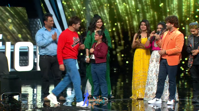 Arunita Kanjilal on SSS2 Day 3 pic- (62)
Captain Arunita Kanjilal had some beautiful moments in Superstar Singer Season 2, Day 3
Picture Courtesy: Sony TV India
Keywords: Arunita Kanjilal, Super Star Singer 2, arunita, Day 3, Episode 3