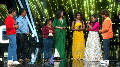 Arunita Kanjilal on SSS2 Day 3 pic- (63)
Captain Arunita Kanjilal had some beautiful moments in Superstar Singer Season 2, Day 3
Picture Courtesy: Sony TV India
Keywords: Arunita Kanjilal, Super Star Singer 2, arunita, Day 3, Episode 3