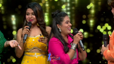 Arunita Kanjilal on SSS2 Day 3 pic- (67)
Captain Arunita Kanjilal had some beautiful moments in Superstar Singer Season 2, Day 3
Picture Courtesy: Sony TV India
Keywords: Arunita Kanjilal, Super Star Singer 2, arunita, Day 3, Episode 3