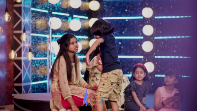 Arunita Kanjilal on SSS2 Day 3 pic- (73)
Captain Arunita Kanjilal had some beautiful moments in Superstar Singer Season 2, Day 3
Picture Courtesy: Sony TV India
Keywords: Arunita Kanjilal, Super Star Singer 2, arunita, Day 3, Episode 3