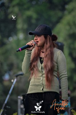 Arunita Kanjilal at Barasat DCH College Social 2025 (14)
Dakshin Barasat Dhruba Chand Halder College
দক্ষিণ বারাসাত ধ্রুবচাঁদ হালদার কলেজ বার্ষিক সাংস্কৃতিক অনুষ্ঠান ২০২৫ 
অরুণিতা কাঞ্জিলালের বাংলা গানে হাজার হাজার দর্শকের ভিড়।
Date: January 3, 2025
Vanue: Dakshin Barasat DCH College Ground
