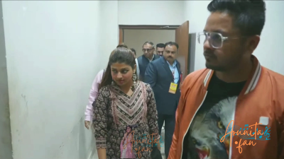 Arunita Kanjilal in Gandhidham (1)
Arunita Kanjilal in Gandhidham, Kutch, Gujarat
49th Giant Convention
Desert Pearl Convention 2024
Host: Giants group of Gandhidham
Date : 11th January 2025
Venue : Babasaheb Ambedkar Convention Centre, Rotary Circle
