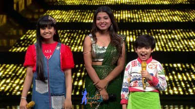 Arunita Kanjilal on SSS2 Day 5 pic- (15)
Captain Arunita Kanjilal had some beautiful moments in Superstar Singer Season 2, Day 5
Picture Courtesy: Sony TV India
Keywords: Arunita Kanjilal;Day 5;Episode 5;Superstar Singer Season 2