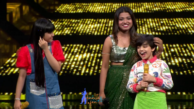 Arunita Kanjilal on SSS2 Day 5 pic- (18)
Captain Arunita Kanjilal had some beautiful moments in Superstar Singer Season 2, Day 5
Picture Courtesy: Sony TV India
Keywords: Arunita Kanjilal;Day 5;Episode 5;Superstar Singer Season 2