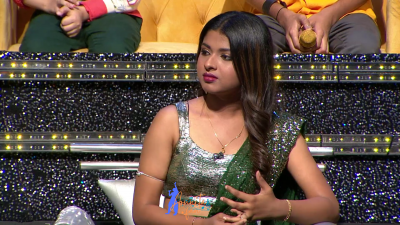 Arunita Kanjilal on SSS2 Day 5 pic- (25)
Captain Arunita Kanjilal had some beautiful moments in Superstar Singer Season 2, Day 5
Picture Courtesy: Sony TV India
Keywords: Arunita Kanjilal;Day 5;Episode 5;Superstar Singer Season 2