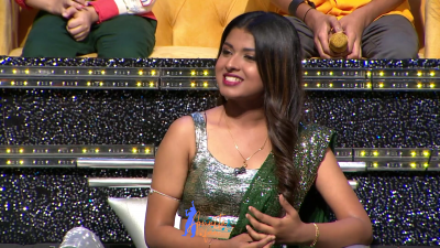 Arunita Kanjilal on SSS2 Day 5 pic- (26)
Captain Arunita Kanjilal had some beautiful moments in Superstar Singer Season 2, Day 5
Picture Courtesy: Sony TV India
Keywords: Arunita Kanjilal;Day 5;Episode 5;Superstar Singer Season 2