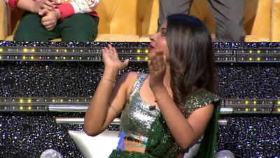 Arunita Kanjilal on SSS2 Day 5 pic- (27)
Captain Arunita Kanjilal had some beautiful moments in Superstar Singer Season 2, Day 5
Picture Courtesy: Sony TV India
Keywords: Arunita Kanjilal;Day 5;Episode 5;Superstar Singer Season 2