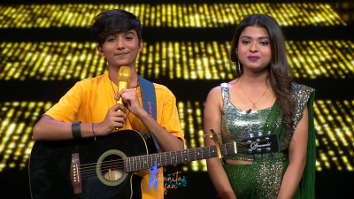 Arunita Kanjilal on SSS2 Day 5 pic- (47)
Captain Arunita Kanjilal had some beautiful moments in Superstar Singer Season 2, Day 5
Picture Courtesy: Sony TV India
Keywords: Arunita Kanjilal;Day 5;Episode 5;Superstar Singer Season 2