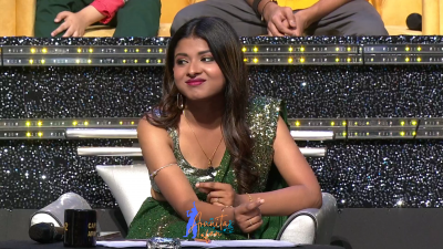 Arunita Kanjilal on SSS2 Day 5 pic- (50)
Captain Arunita Kanjilal had some beautiful moments in Superstar Singer Season 2, Day 5
Picture Courtesy: Sony TV India
Keywords: Arunita Kanjilal;Day 5;Episode 5;Superstar Singer Season 2