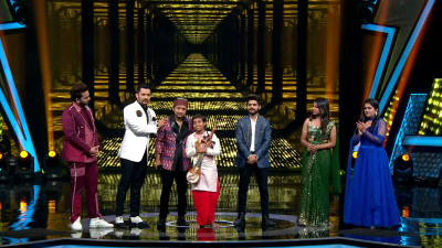 Arunita Kanjilal on SSS2 Day 5 pic- (9)
Captain Arunita Kanjilal had some beautiful moments in Superstar Singer Season 2, Day 5
Picture Courtesy: Sony TV India
Keywords: Arunita Kanjilal;Day 5;Episode 5;Superstar Singer Season 2