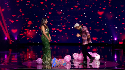 Arunita Kanjilal on SSS2 Day 6 pic- (100)
Captain Arunita Kanjilal had some beautiful moments in Superstar Singer Season 2, Day 6
Picture Courtesy: Sony TV India
Keywords: Arunita Kanjilal;Day 6;Episode 6;Superstar Singer Season 2