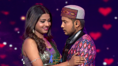 Arunita Kanjilal on SSS2 Day 6 pic- (104)
Captain Arunita Kanjilal had some beautiful moments in Superstar Singer Season 2, Day 6
Picture Courtesy: Sony TV India
Keywords: Arunita Kanjilal;Day 6;Episode 6;Superstar Singer Season 2