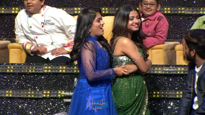 Arunita Kanjilal on SSS2 Day 6 pic- (124)
Captain Arunita Kanjilal had some beautiful moments in Superstar Singer Season 2, Day 6
Picture Courtesy: Sony TV India
Keywords: Arunita Kanjilal;Day 6;Episode 6;Superstar Singer Season 2