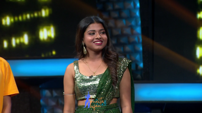 Arunita Kanjilal on SSS2 Day 6 pic- (14)
Captain Arunita Kanjilal had some beautiful moments in Superstar Singer Season 2, Day 6
Picture Courtesy: Sony TV India
Keywords: Arunita Kanjilal;Day 6;Episode 6;Superstar Singer Season 2